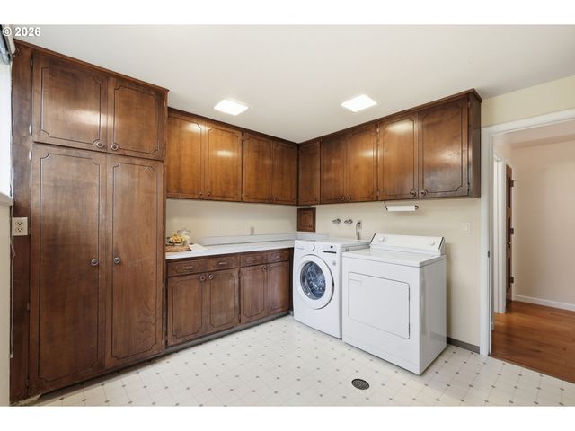 2030 W 29TH Ave, Eugene, OR 97405