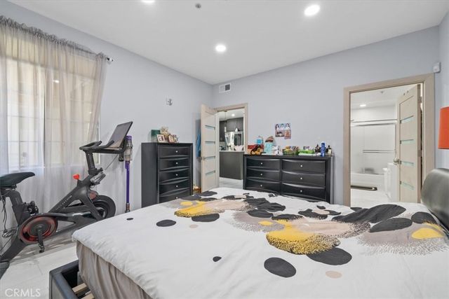 17809 Halsted 117, Northridge, CA 91325