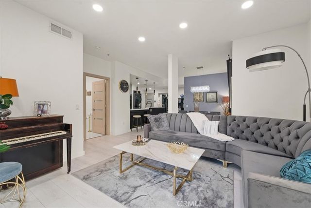 17809 Halsted 117, Northridge, CA 91325
