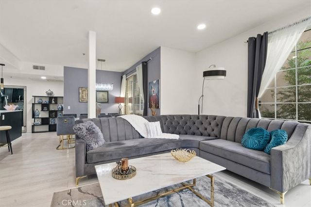 17809 Halsted 117, Northridge, CA 91325