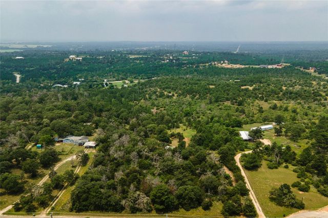 330 Powell RD, Smithville, TX 78957