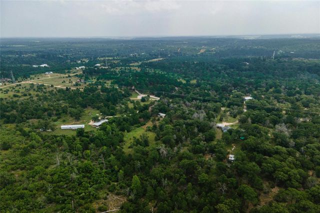 330 Powell RD, Smithville, TX 78957