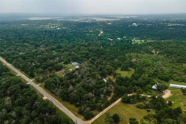330 Powell RD, Smithville, TX 78957