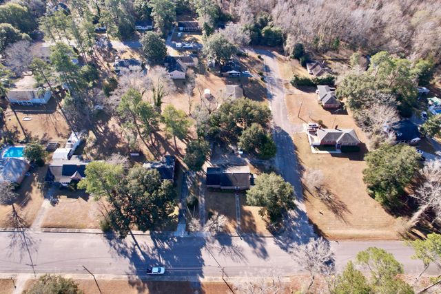 517 Singleton Avenue, Kingstree, SC 29556