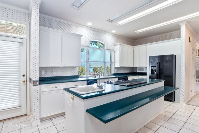 5713 S Lakeshore Drive, Shreveport, LA 71119