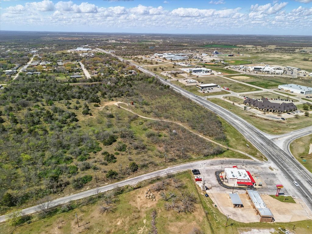000 N Main Street, Jacksboro, TX 76458