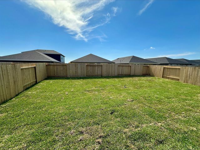 316 Emma Street, Angleton, TX 77515