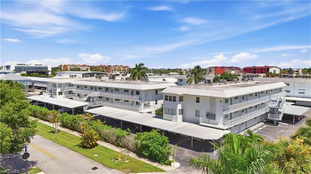 1100 8th AVE S 204A, Naples, FL 34102