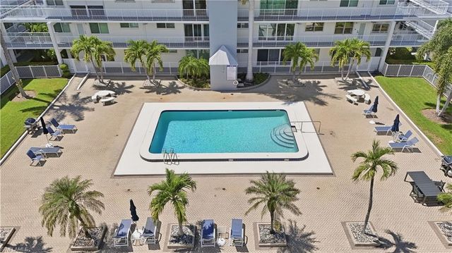 1100 8th AVE S 204A, Naples, FL 34102
