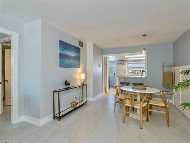 1100 8th AVE S 204A, Naples, FL 34102