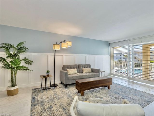 1100 8th AVE S 204A, Naples, FL 34102