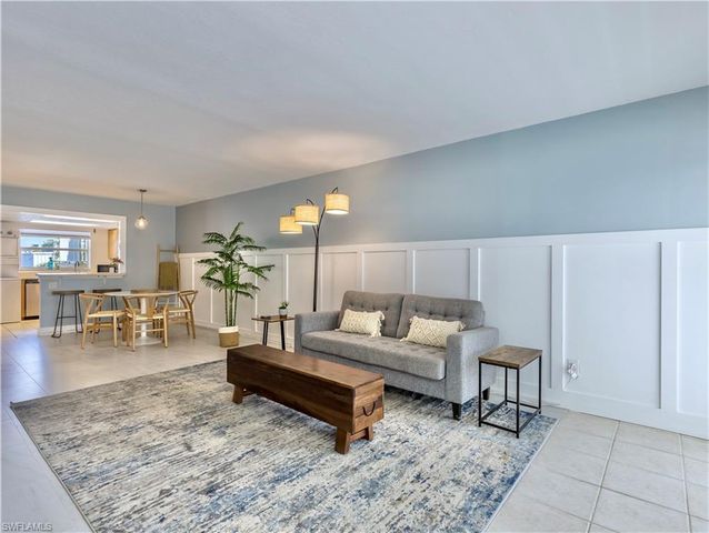 1100 8th AVE S 204A, Naples, FL 34102