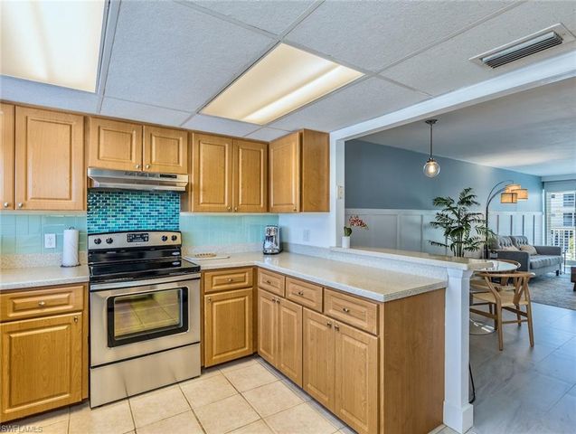 1100 8th AVE S 204A, Naples, FL 34102