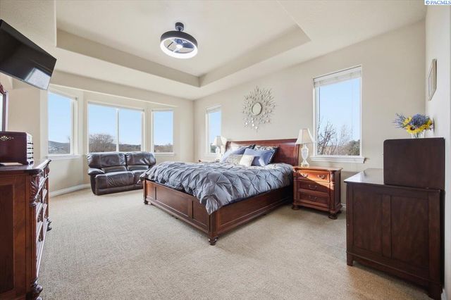 2010 S 38th Ave, West Richland, WA 99353