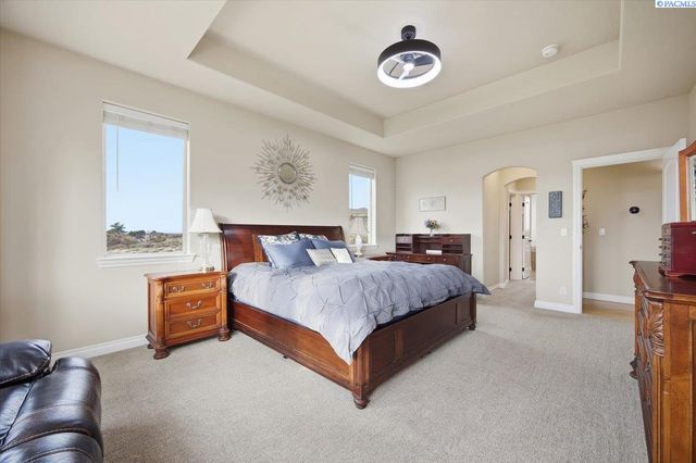 2010 S 38th Ave, West Richland, WA 99353