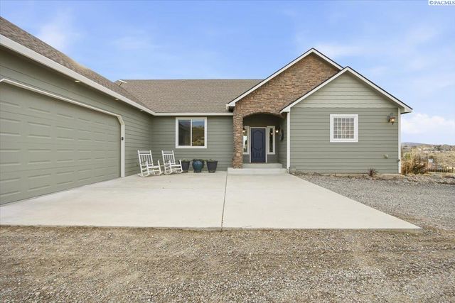 2010 S 38th Ave, West Richland, WA 99353