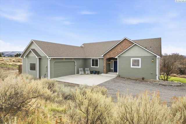 2010 S 38th Ave, West Richland, WA 99353