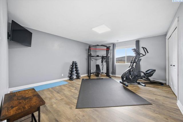 2010 S 38th Ave, West Richland, WA 99353