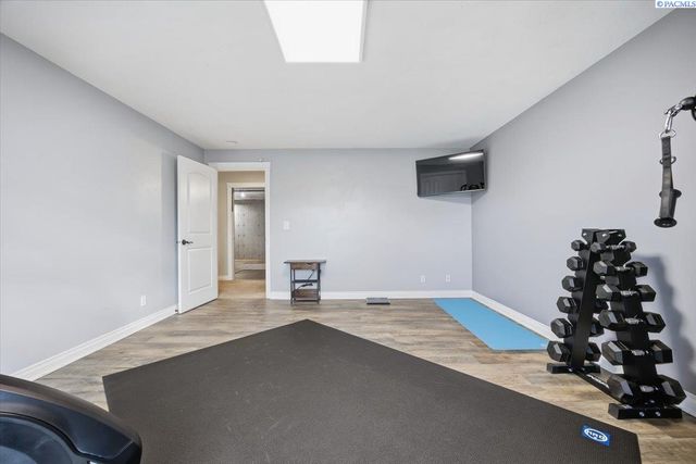 2010 S 38th Ave, West Richland, WA 99353