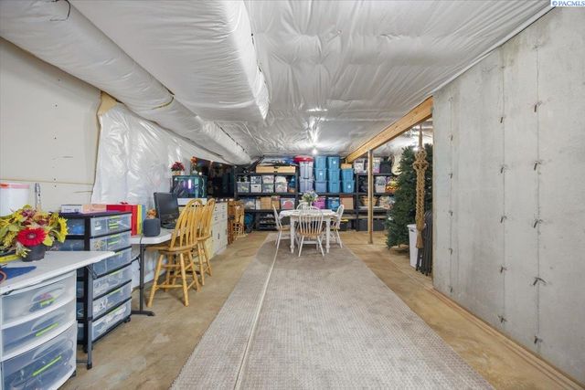 2010 S 38th Ave, West Richland, WA 99353