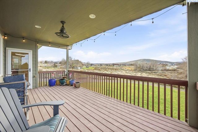 2010 S 38th Ave, West Richland, WA 99353
