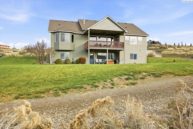 2010 S 38th Ave, West Richland, WA 99353