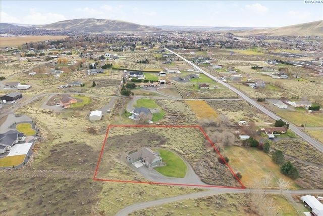 2010 S 38th Ave, West Richland, WA 99353