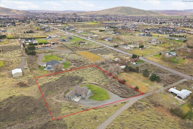 2010 S 38th Ave, West Richland, WA 99353
