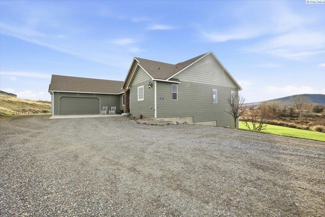 2010 S 38th Ave, West Richland, WA 99353
