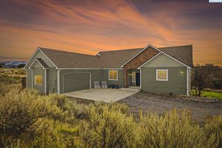 2010 S 38th Ave, West Richland, WA 99353