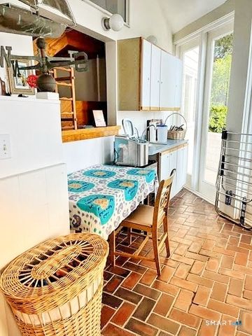 24 Nauyaug Point Road, Stonington, CT 06355