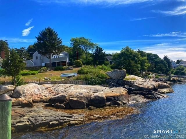 24 Nauyaug Point Road, Stonington, CT 06355