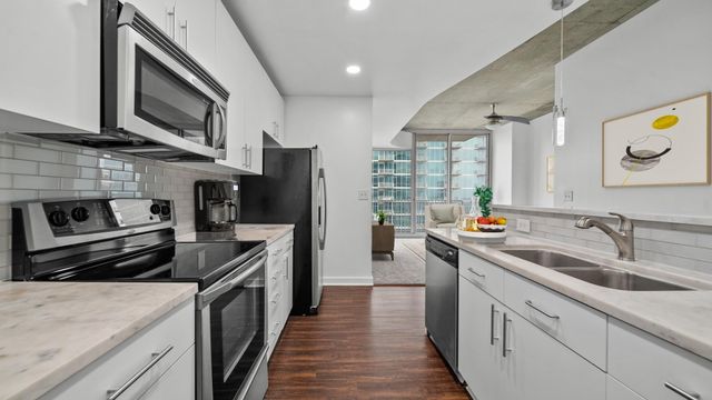 5925 Almeda Road 11708, Houston, TX 77004