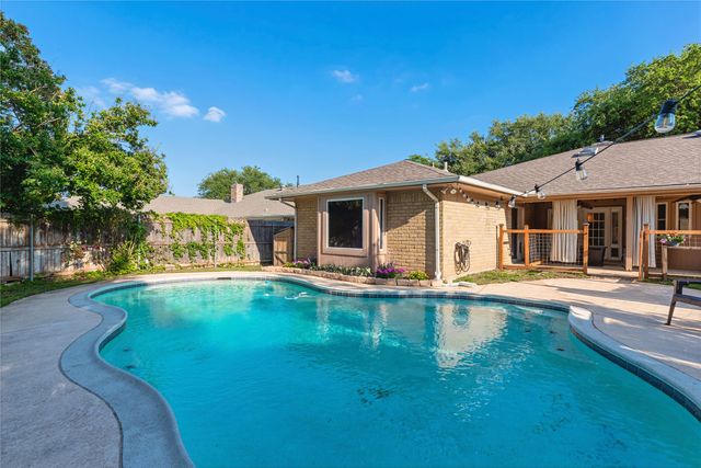 1307 S Westador Drive, Arlington, TX 76015
