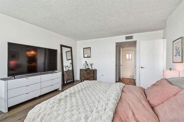 500 TREASURE ISLAND CAUSEWAY 607, St Petersburg, FL 33706