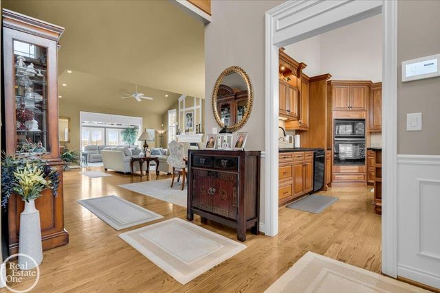 7827 S River Road, Cottrellville, MI 48039