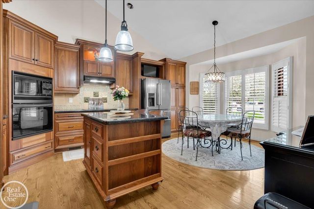 7827 S River Road, Cottrellville, MI 48039