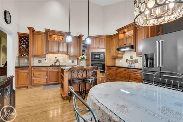 7827 S River Road, Cottrellville, MI 48039