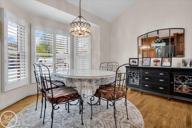 7827 S River Road, Cottrellville, MI 48039