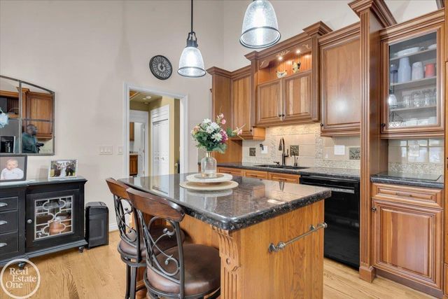 7827 S River Road, Cottrellville, MI 48039