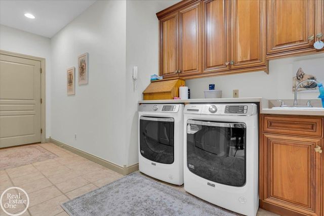 7827 S River Road, Cottrellville, MI 48039