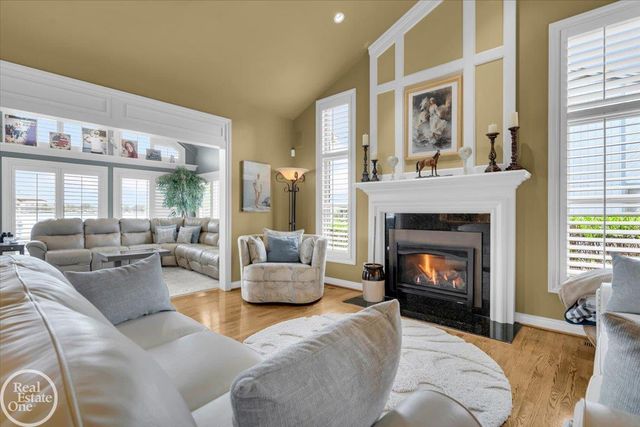 7827 S River Road, Cottrellville, MI 48039