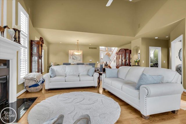 7827 S River Road, Cottrellville, MI 48039