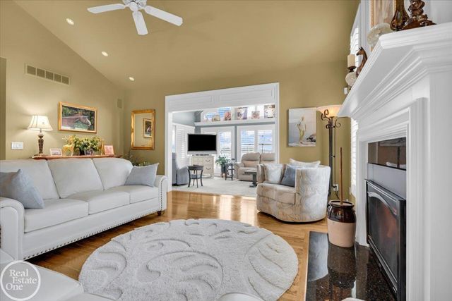 7827 S River Road, Cottrellville, MI 48039