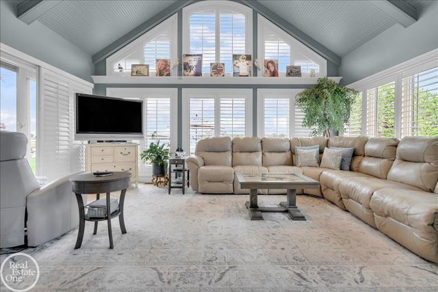 7827 S River Road, Cottrellville, MI 48039