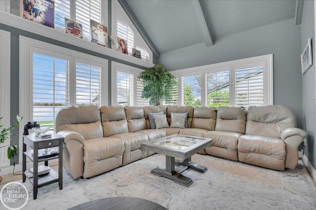 7827 S River Road, Cottrellville, MI 48039