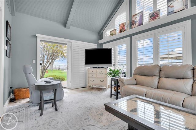 7827 S River Road, Cottrellville, MI 48039