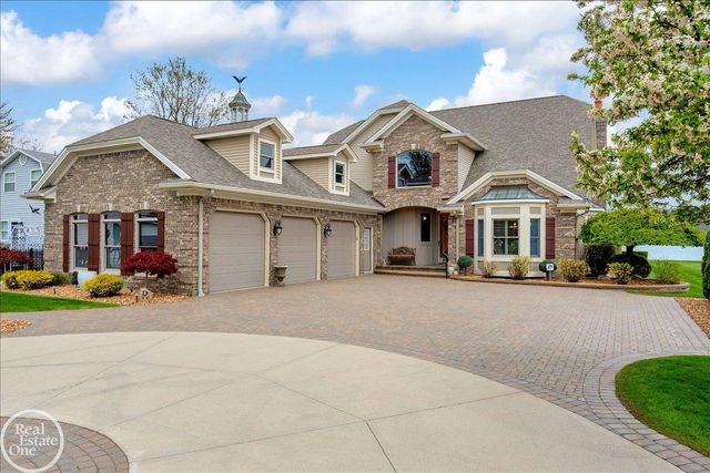 7827 S River Road, Cottrellville, MI 48039