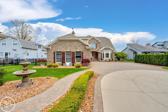 7827 S River Road, Cottrellville, MI 48039