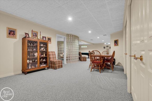 7827 S River Road, Cottrellville, MI 48039